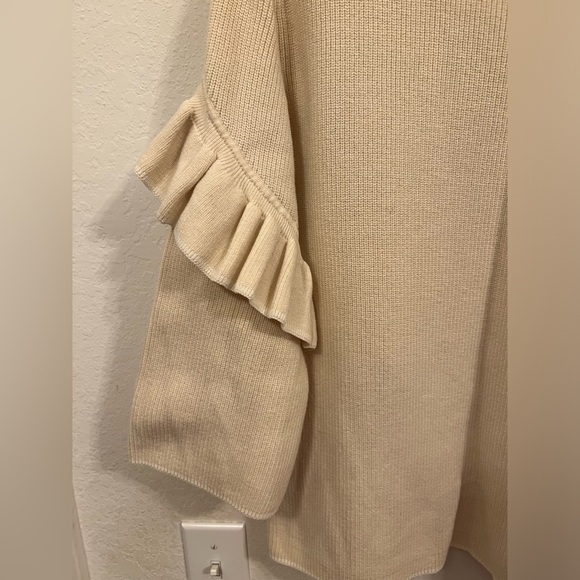 Bundle👚Tory Burch Sweater & express shirt plus 🎁 - Picture 5 of 16